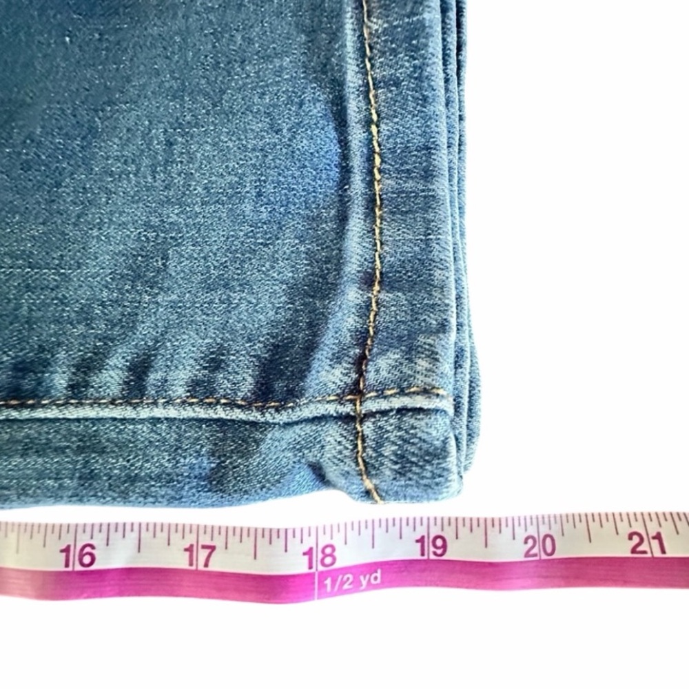 Women’s Distressed Capri’s - Size XL -
Pre-Loved - Picture 4 of 4